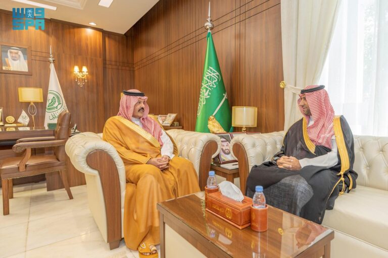 سمو أمير منطقة حائل يستقبل سمو الرئيس الفخري لمؤسسة الديوانية للعمل التطوعي.